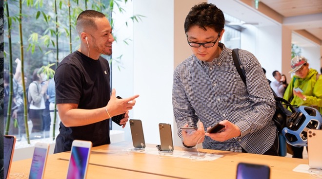 iPhone 11 sales Apple Store Japan